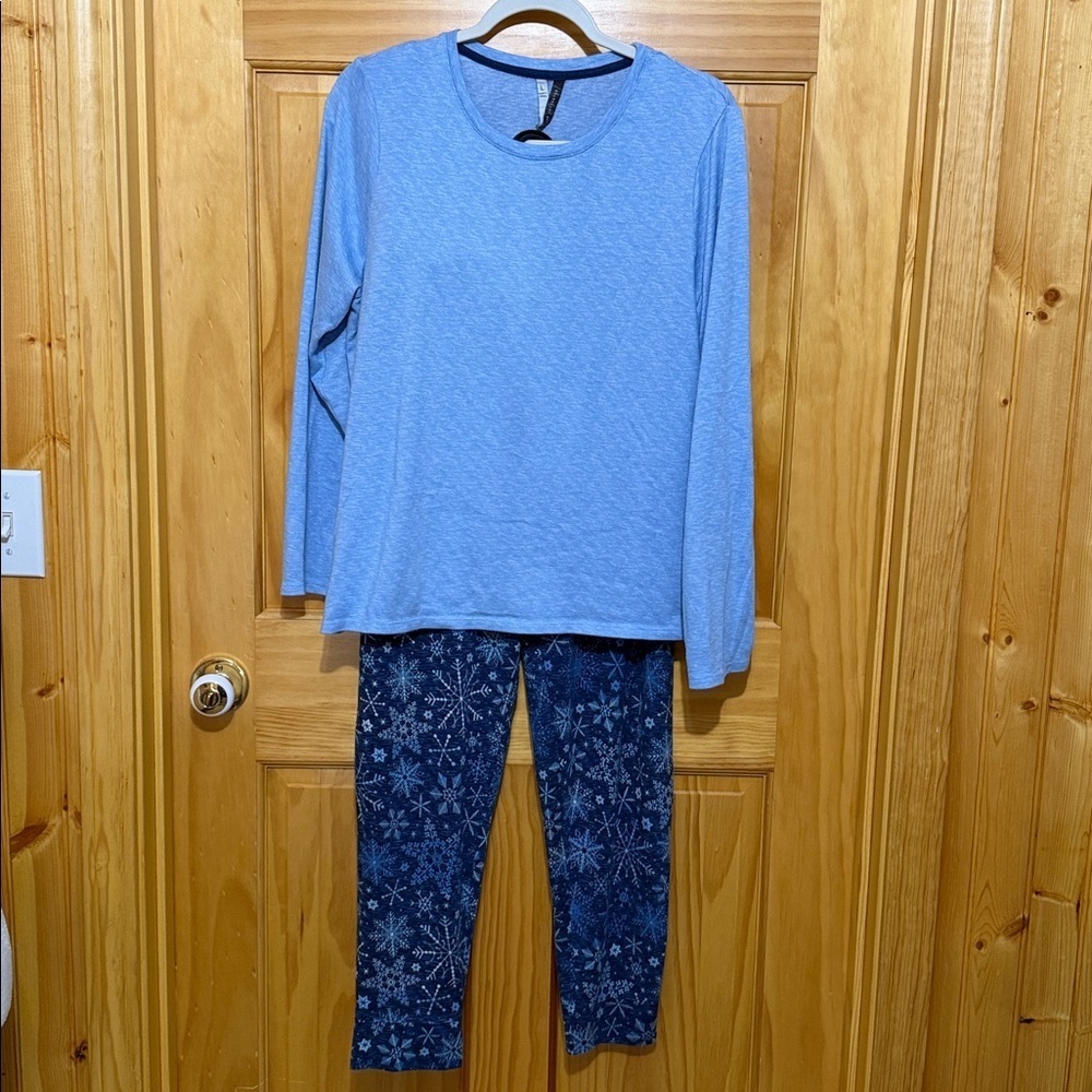 Jaclyn Intimates Blue Snowflake Long Woman’s Pajama Set, Size Large. - Picture 2 of 14